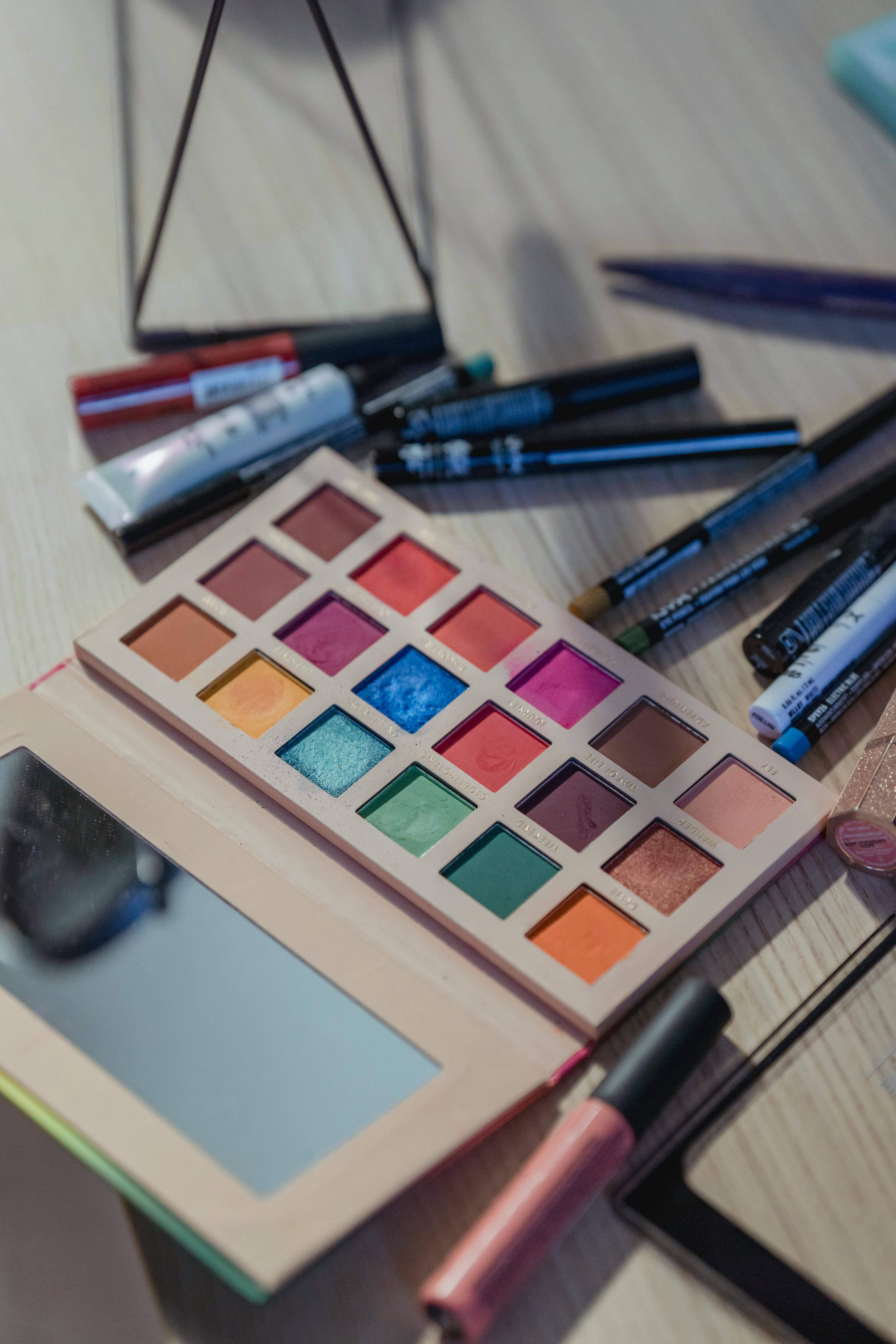 Image of colurful makeup palette 